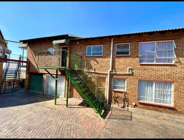 3 BEDROOM TOWNHOUSE FOR SALE IN RANT EN DAL